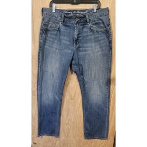 Tommy Bahama Mens Standard Denim Jeans. Size 38x32 100% Cotton.